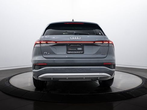 Used 2024 Audi Q4 e-tron Prestige image 18