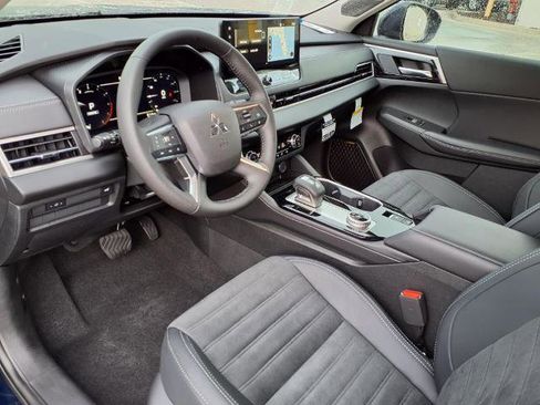 New 2025 Mitsubishi Outlander SE FWD image 11
