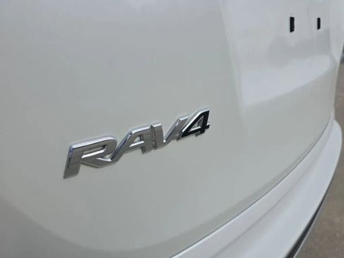 Used 2018 Toyota RAV4 Limited image 11