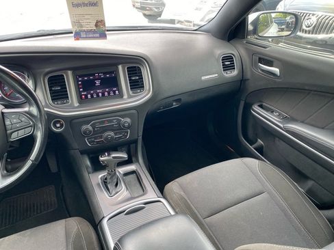 Used 2020 Dodge Charger SXT RWD image 15