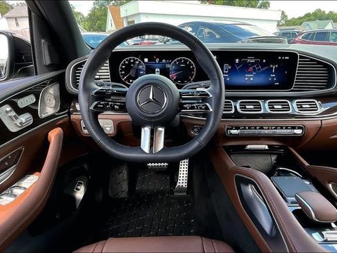 Certified 2025 Mercedes-Benz GLS 580 4MATIC image 8
