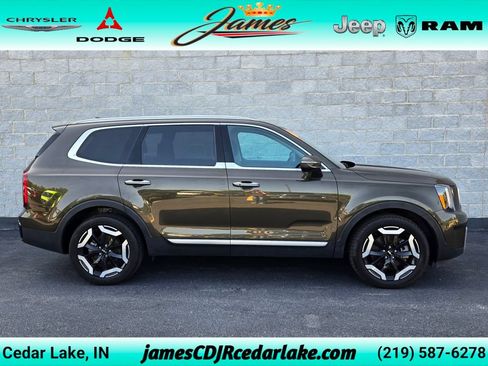 Used 2025 Kia Telluride S FWD image 6