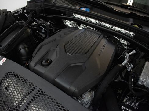 New 2026 Porsche Macan image 18