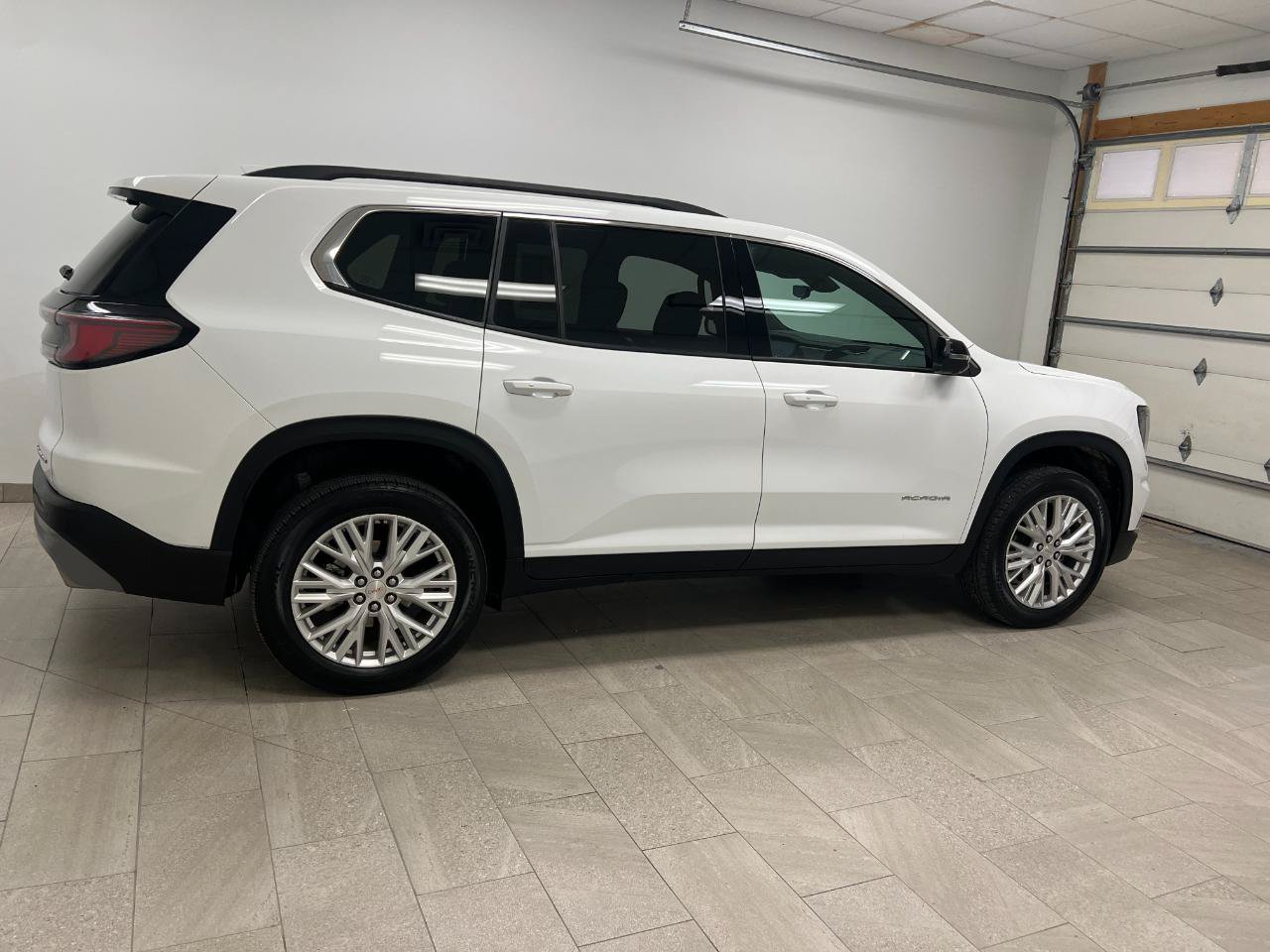 Used 2026 GMC Acadia Elevation w/ Elevation Premium Package AWD/4WD image 15