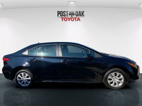Used 2025 Toyota Corolla LE image 8