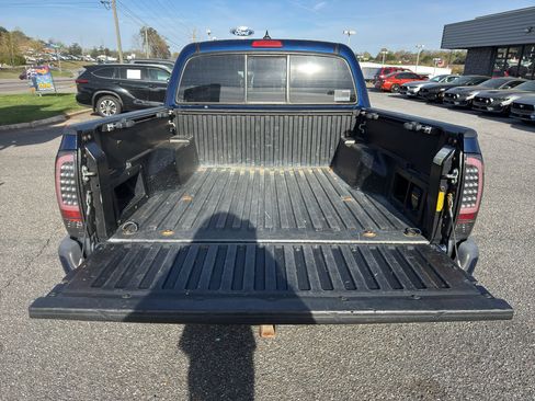 Used 2014 Toyota Tacoma PreRunner w/ TRD Sport Package image 7