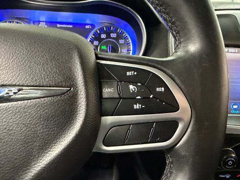 Used 2018 Chrysler 300 Touring image 26