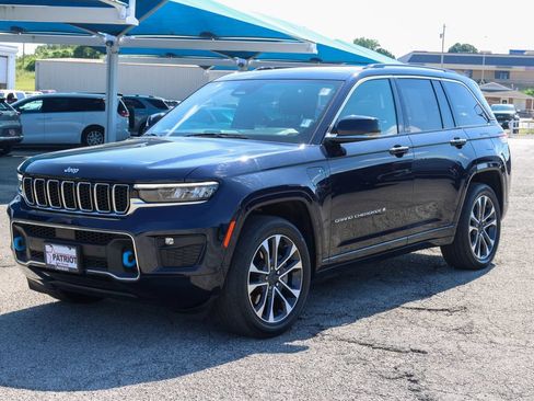 Used 2023 Jeep Grand Cherokee Overland AWD/4WD image 30