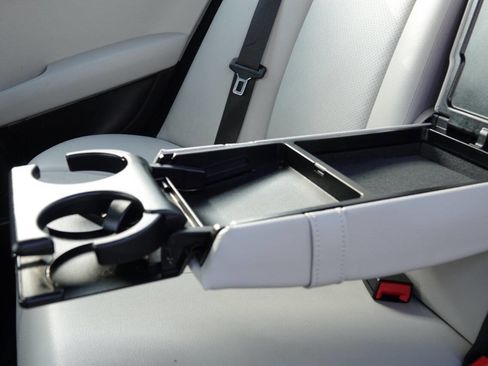 Used 2010 Mercedes-Benz C 300 Sedan image 66