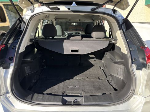 Used 2017 Nissan Rogue S image 60