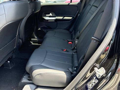 Used 2025 Mercedes-Benz GLB 250 image 30