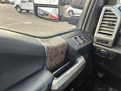 Used 2017 Ford F250 Lariat w/ Chrome Package image 29