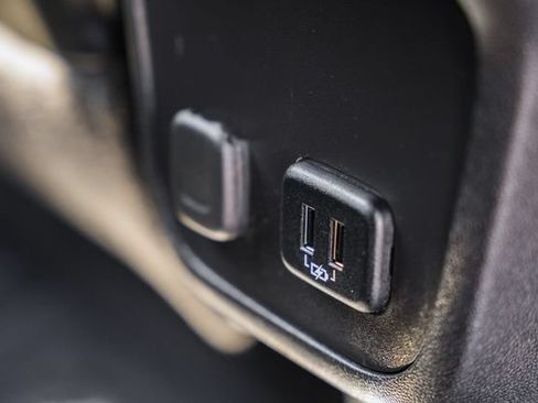 Used 2018 Chevrolet Equinox Premier FWD image 35