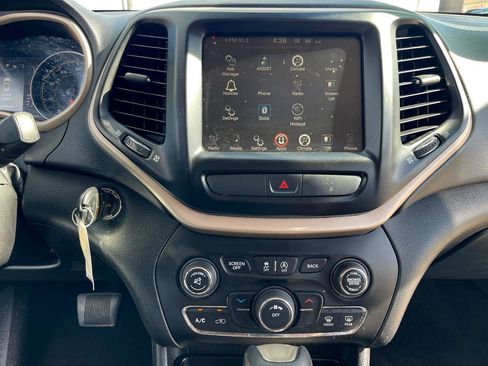 Used 2016 Jeep Cherokee Latitude image 10