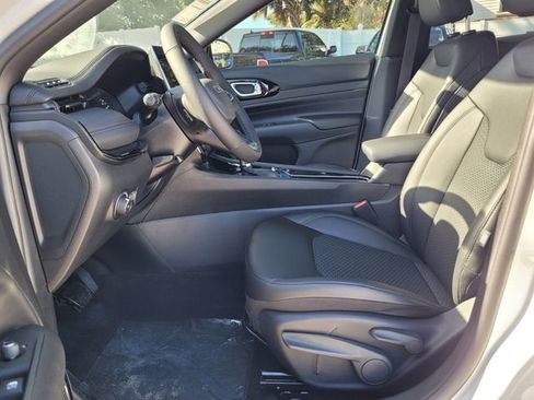 New 2026 Jeep Compass Latitude image 10