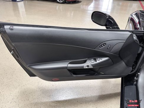 Used 2005 Chevrolet Corvette Convertible w/ Preferred Equipment Group RWD image 26
