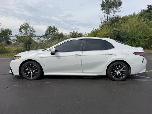 Used 2023 Toyota Camry SE AWD/4WD image 9