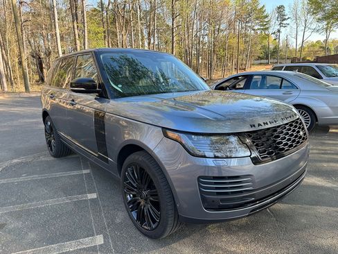Used 2020 Land Rover Range Rover HSE image 3