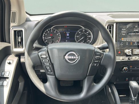 Used 2025 Nissan Frontier SV RWD image 17