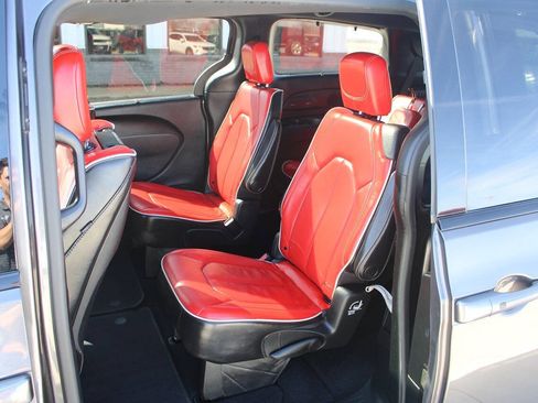 Used 2020 Chrysler Pacifica Limited w/ Quick Order Package 27H Red S FWD image 9