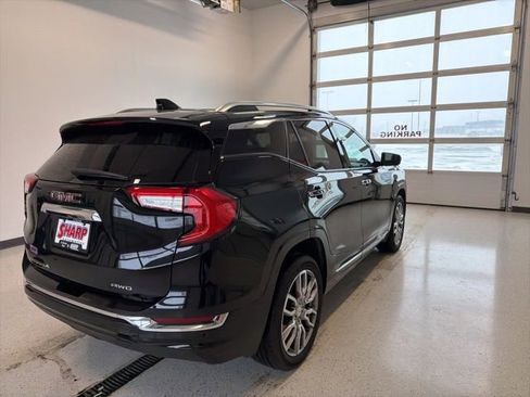 Used 2023 GMC Terrain Denali w/ Denali Premium Package image 9