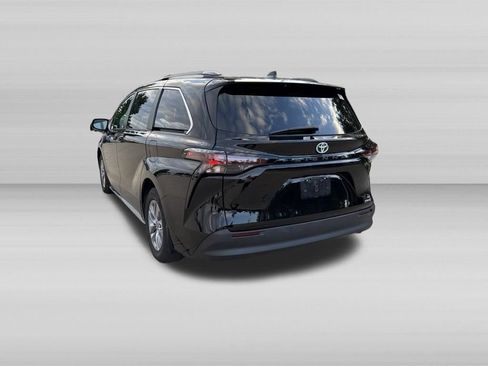 Used 2023 Toyota Sienna LE FWD image 8