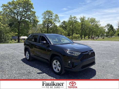 Used 2021 Toyota RAV4 XLE w/ XLE Grade Weather Package AWD/4WD image 3