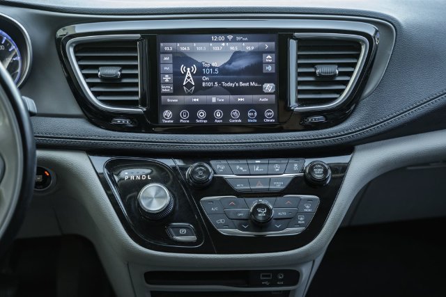 Used 2019 Chrysler Pacifica Limited FWD image 29