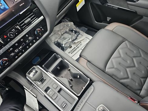 New 2026 Nissan Pathfinder Platinum FWD image 30