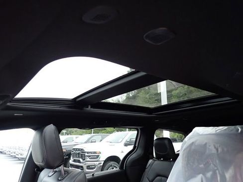 New 2026 Chrysler Pacifica Select image 19