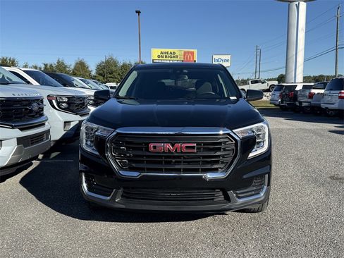 Used 2024 GMC Terrain SLE image 10