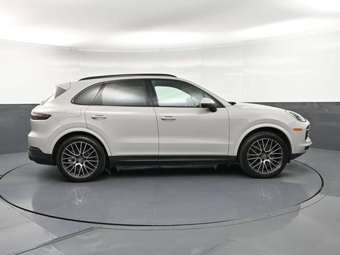Certified 2023 Porsche Cayenne AWD/4WD image 9