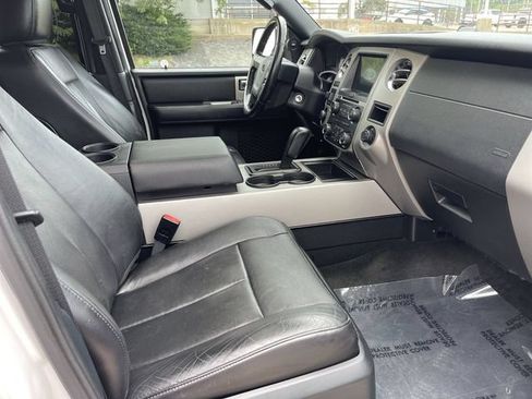 Used 2016 Ford Expedition XLT w/ Equipment Group 202A AWD/4WD image 17