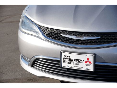 Used 2016 Chrysler 200 Limited image 9