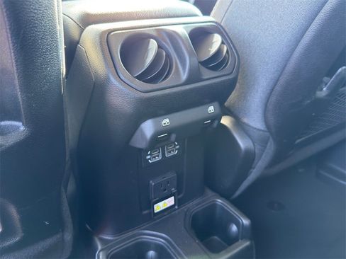 Used 2024 Jeep Wrangler Unlimited Rubicon image 36