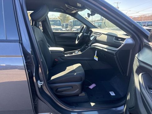 New 2026 Jeep Grand Cherokee Laredo image 27