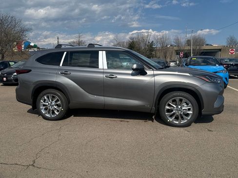 New 2026 Toyota Highlander Limited AWD/4WD image 8