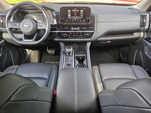 Used 2025 Nissan Pathfinder SL AWD/4WD image 16