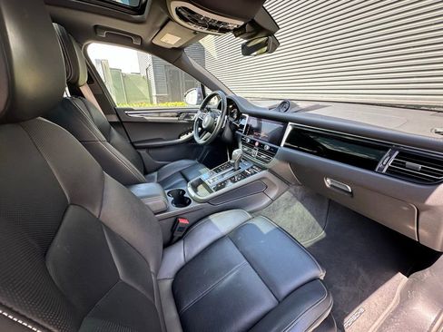 Certified 2022 Porsche Macan S image 40