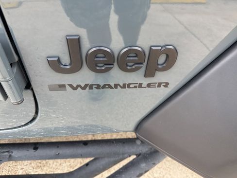 Used 2024 Jeep Wrangler Unlimited Sport AWD/4WD image 17