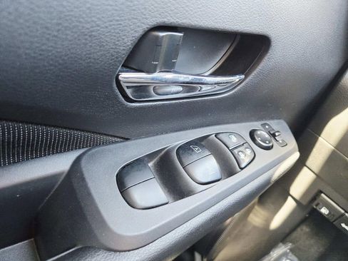 Used 2024 Nissan Kicks SV FWD image 31