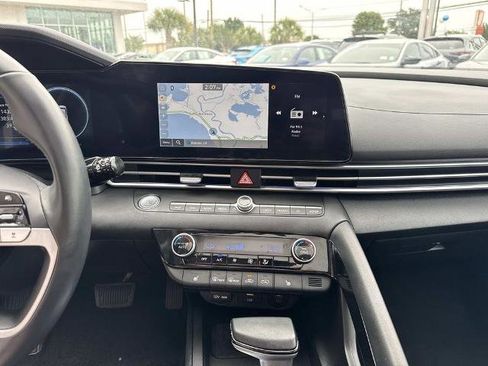 Used 2025 Hyundai Elantra SEL FWD image 25