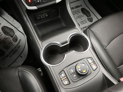 Used 2022 GMC Terrain SLT w/ LPO, Floor Liner Package image 17