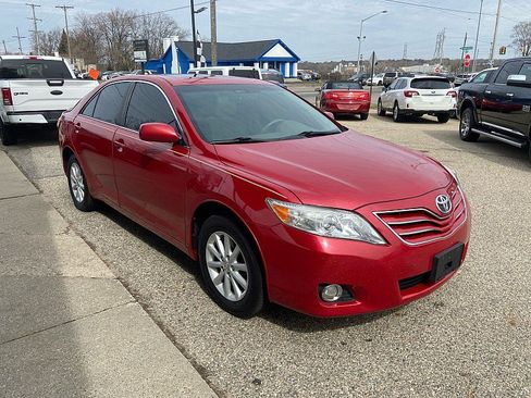 Used 2011 Toyota Camry XLE w/ XLE Extra-Value Pkg #2 image 5