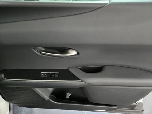Certified 2025 Lexus UX 300h FWD w/ Accessory Package (Z1) image 24
