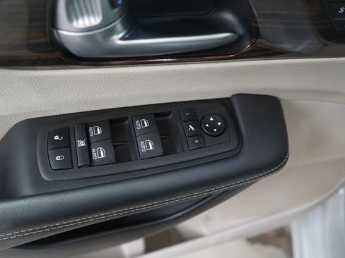 Used 2024 Chrysler Pacifica Limited FWD image 22