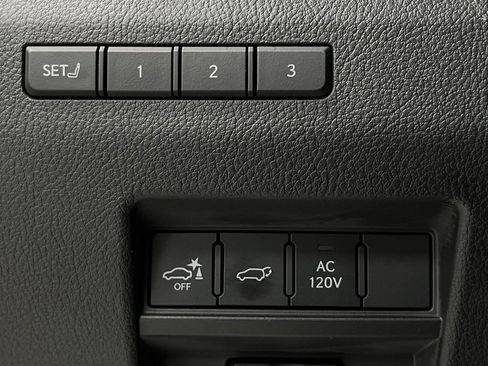 Used 2025 Lexus GX 550 w/ Accessory Package (2T) AWD/4WD image 33