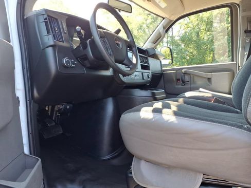 Used 2024 GMC Savana 2500 w/ Driver Convenience Package RWD image 10