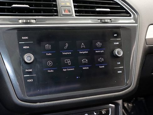 Used 2021 Volkswagen Tiguan SE R-Line image 18