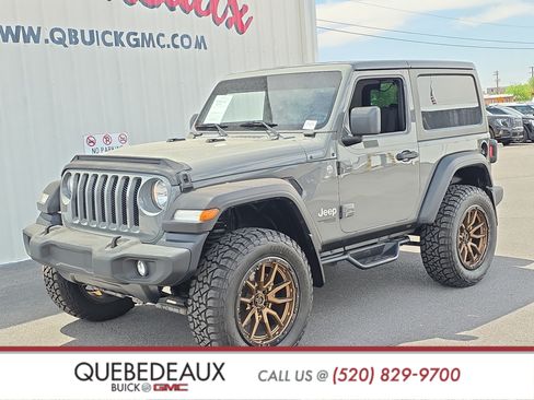 Used 2019 Jeep Wrangler Sport AWD/4WD image 3